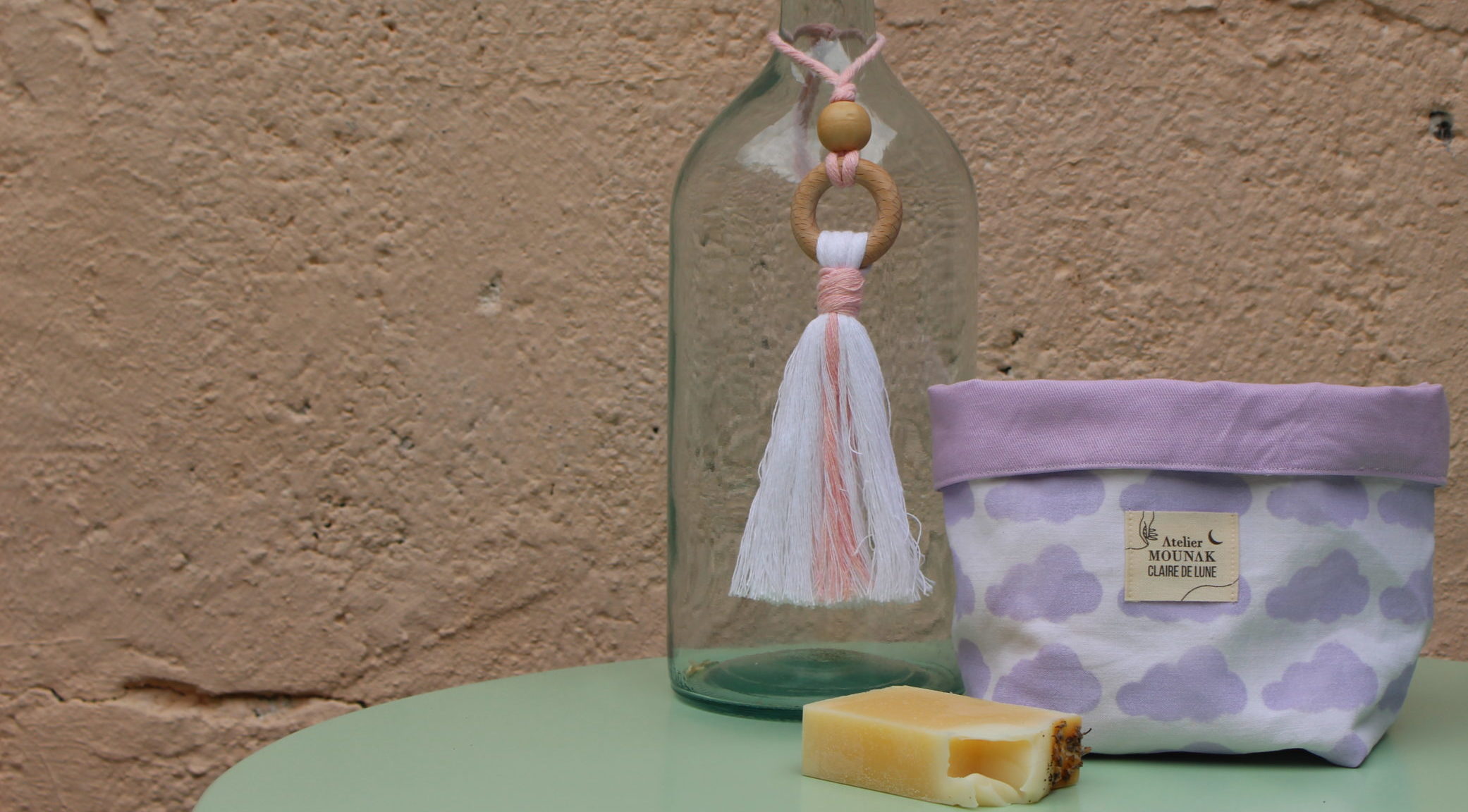 En ce moment retrouver un jeu concours sur notre profil Instagram. Vous pouvez tenter de gagner une panière en tissus nuage lila + un savon au lait de chévre + une décoration en macramé.