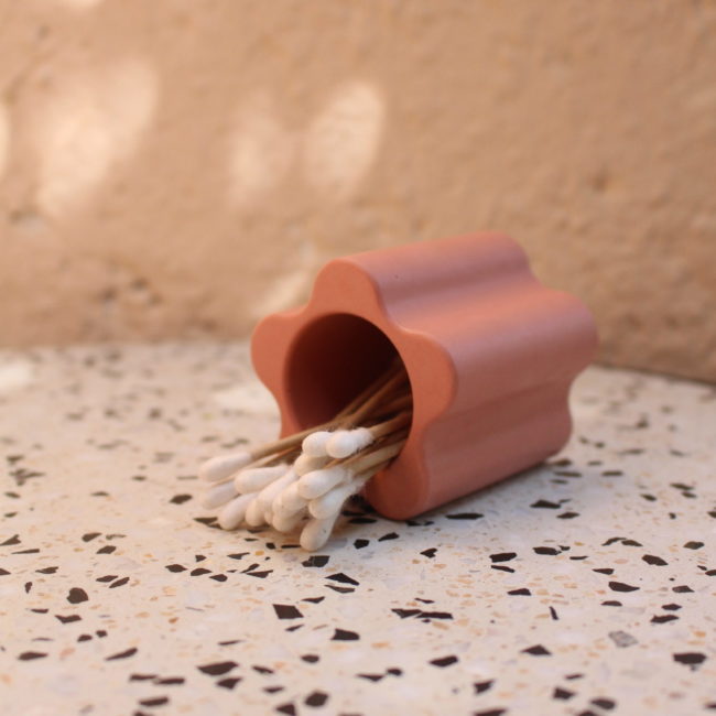 Accessoire de salle de bain, pot a coton tige en forme de fleur de Couleur rose