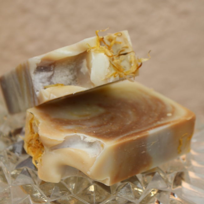 Savon de soin composé d'huiles végétales et beurres végétaux 100 % bio Enrichi en huile d'avocat - Savon de soin destiné à tous ceux qui ne veulent pas d'huile essentielle dans leur savon.